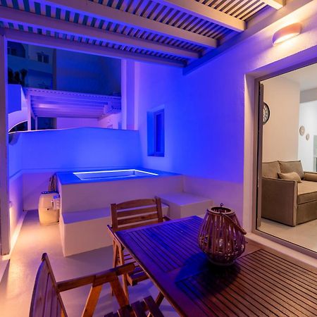 Aerenia Luxury Suites Karterados  Luaran gambar