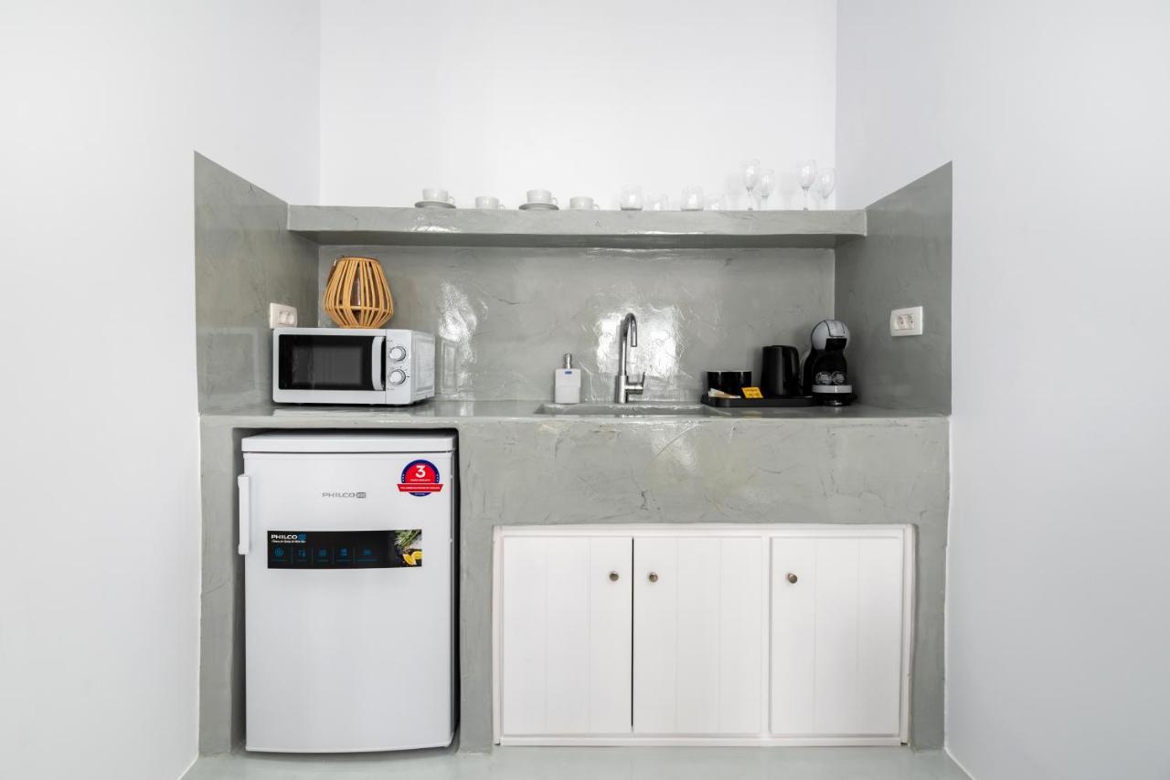 Aerenia Luxury Suites Karterados  Luaran gambar