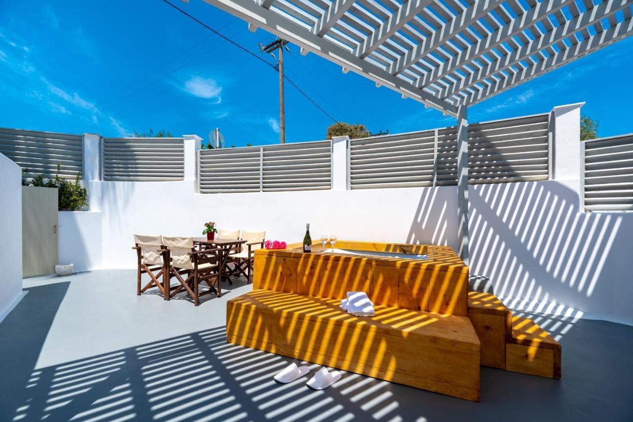 Aerenia Luxury Suites Karterados  Luaran gambar