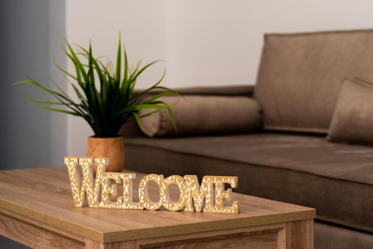 Aerenia Luxury Suites Karterados  Luaran gambar