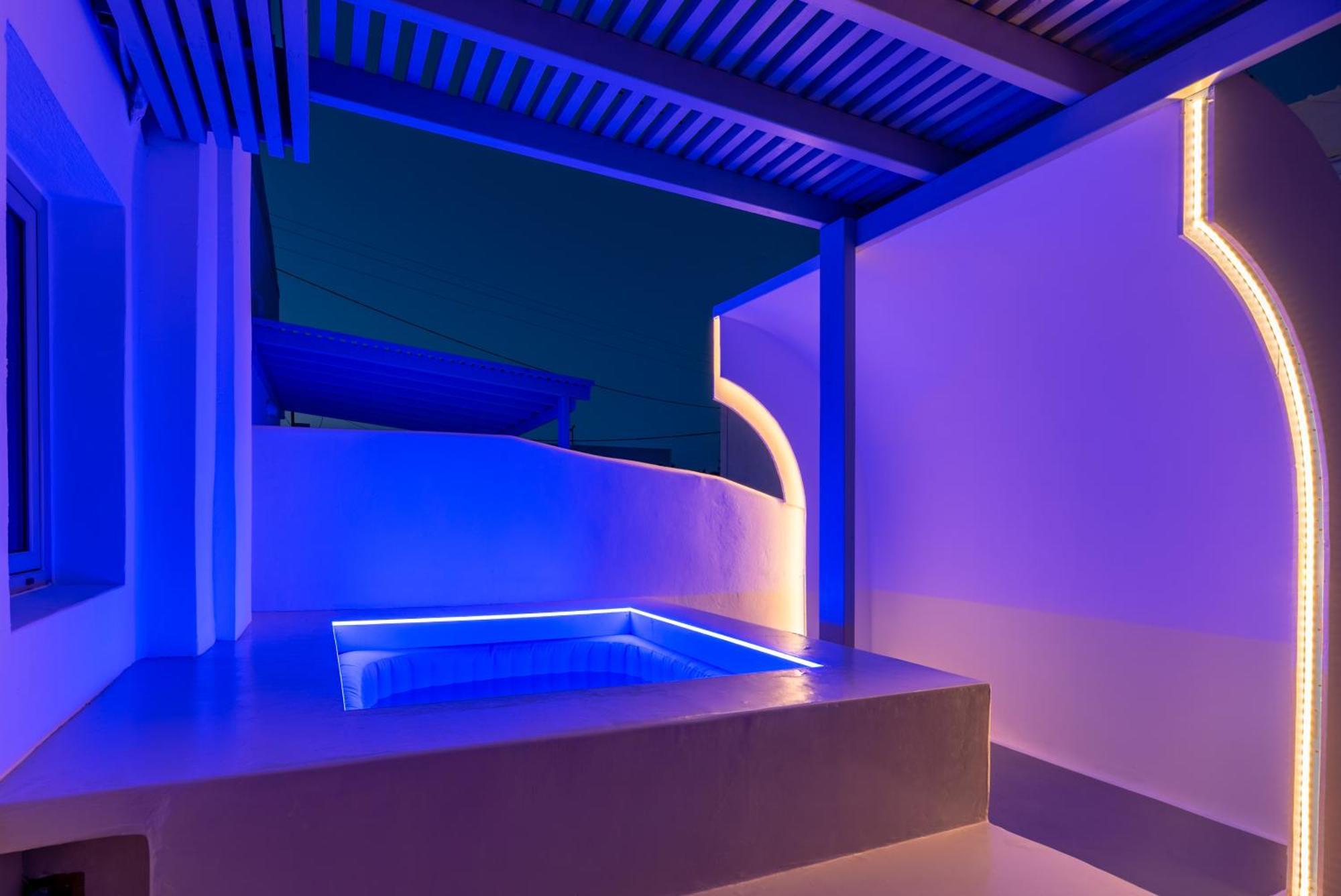 Aerenia Luxury Suites Karterados  Luaran gambar