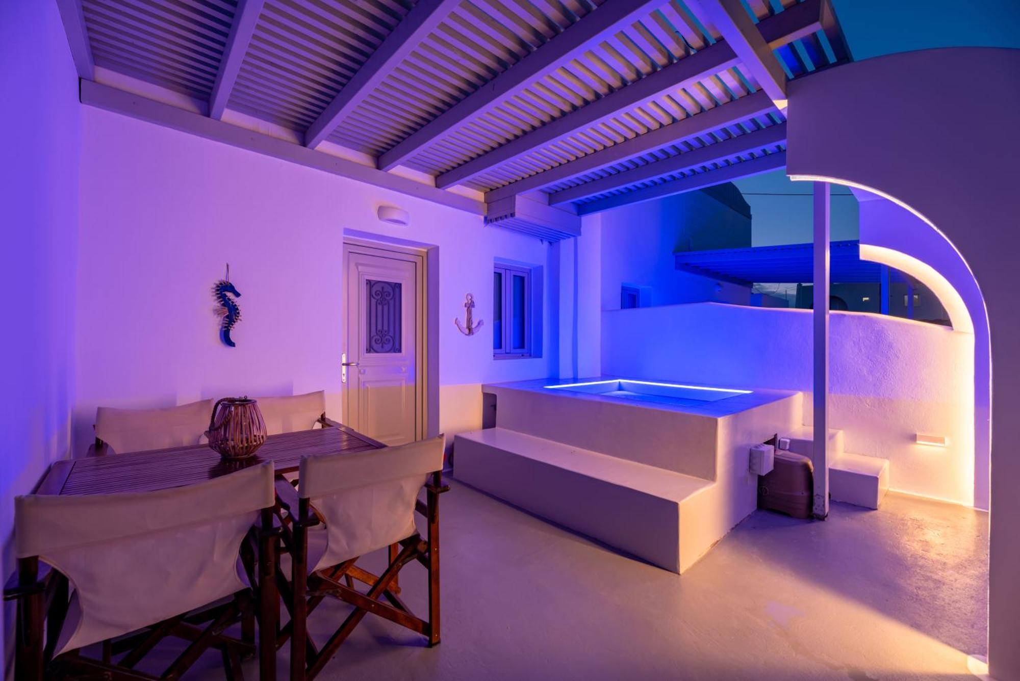 Aerenia Luxury Suites Karterados  Luaran gambar