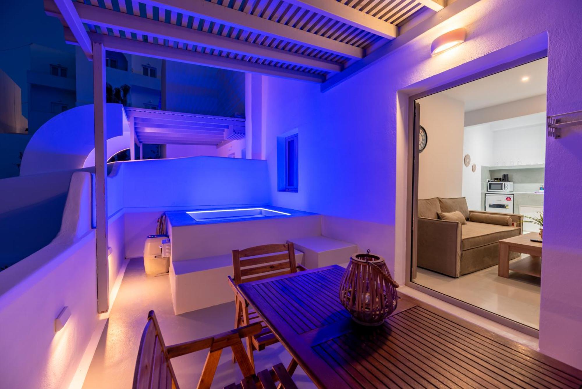 Aerenia Luxury Suites Karterados  Luaran gambar