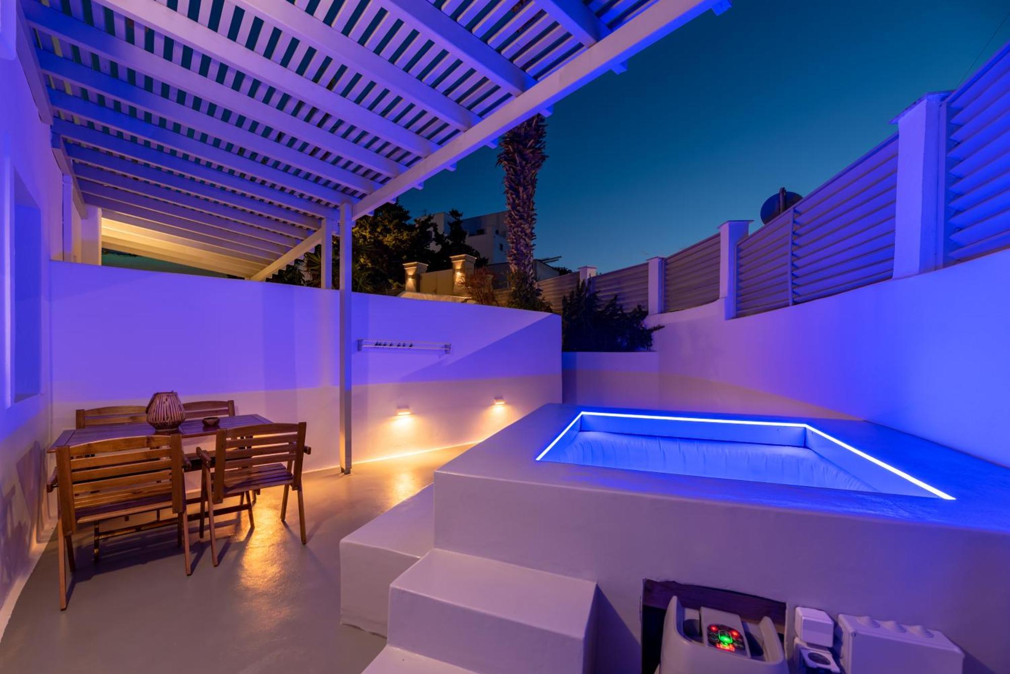 Aerenia Luxury Suites Karterados  Luaran gambar