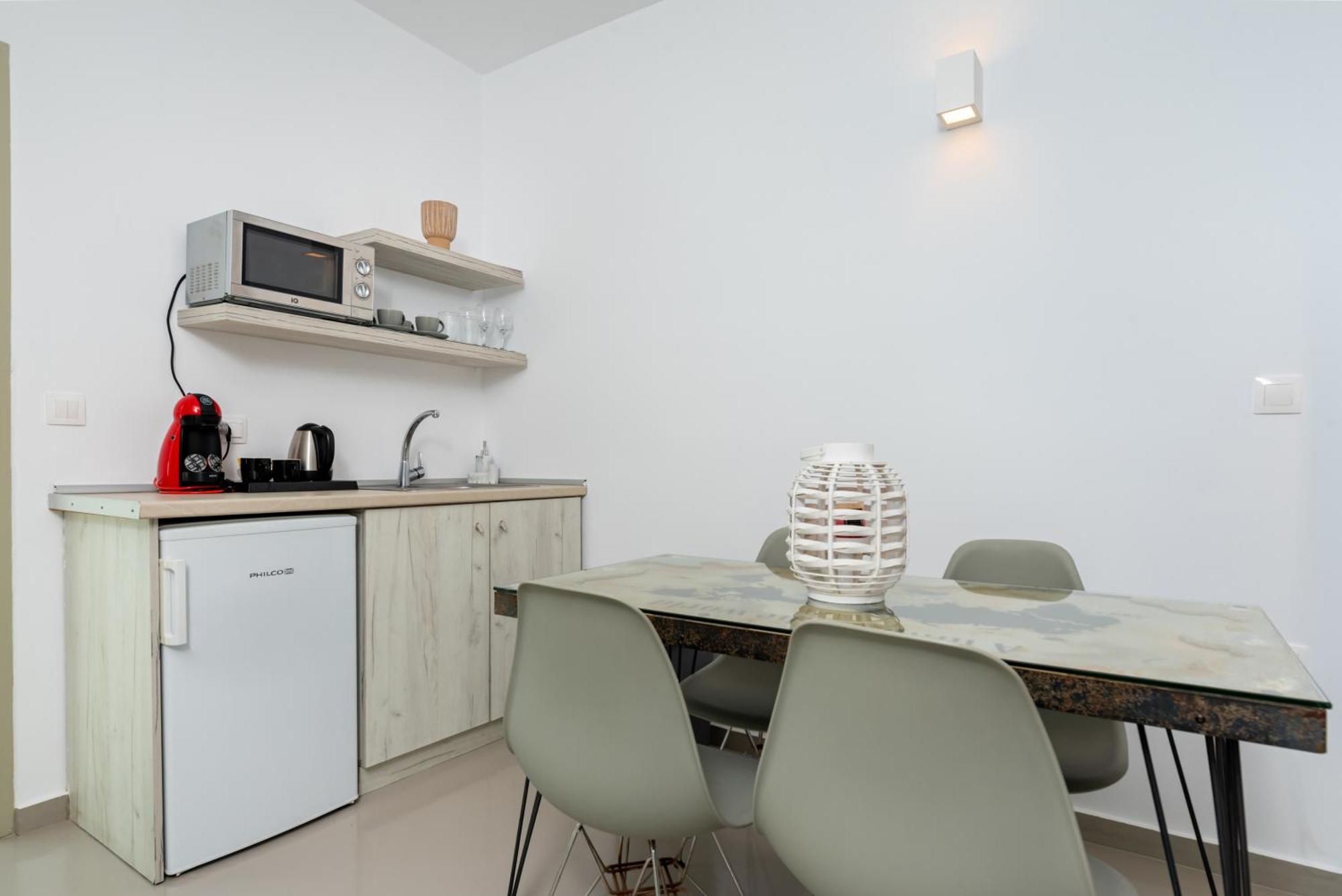 Aerenia Luxury Suites Karterados  Luaran gambar