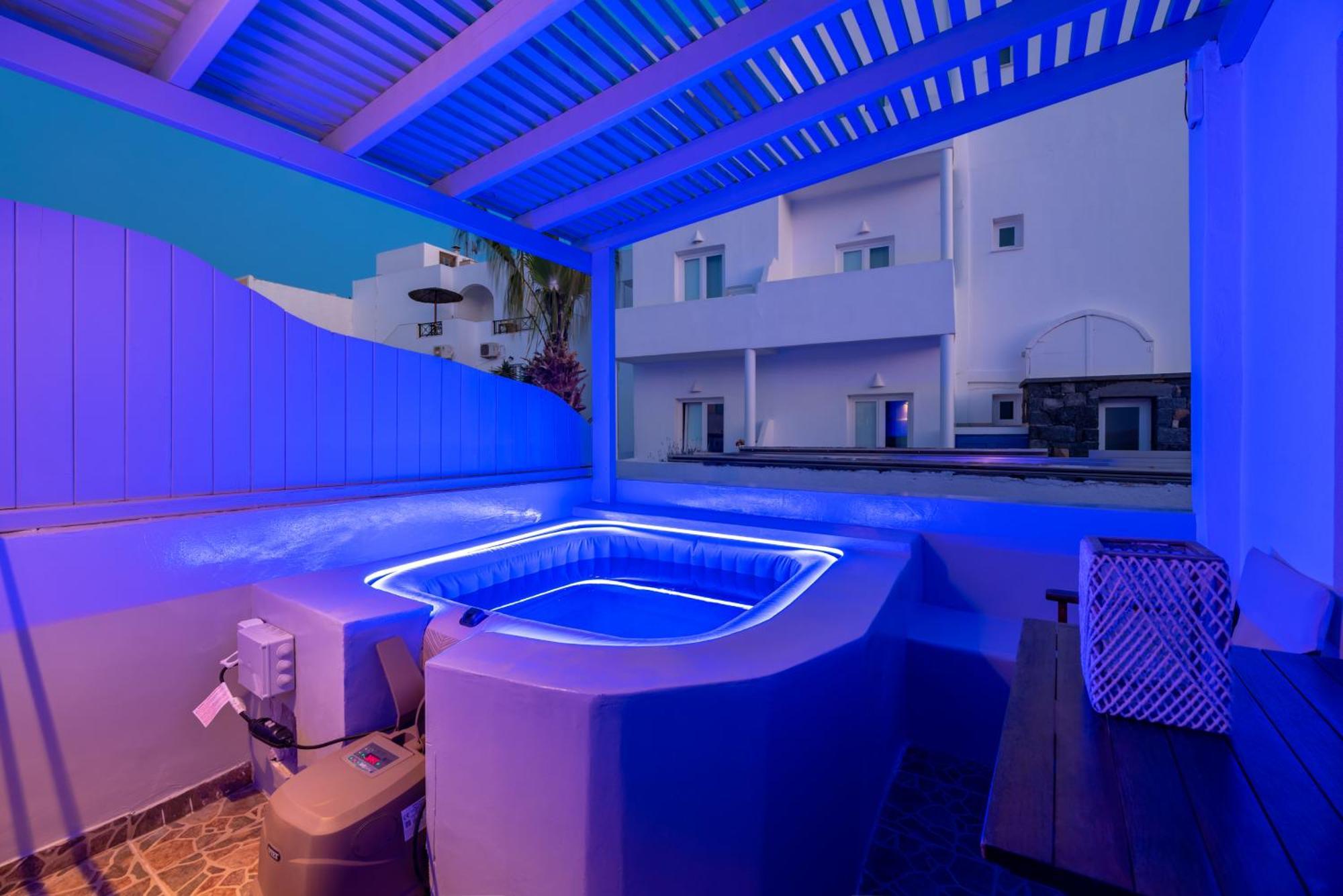 Aerenia Luxury Suites Karterados  Luaran gambar
