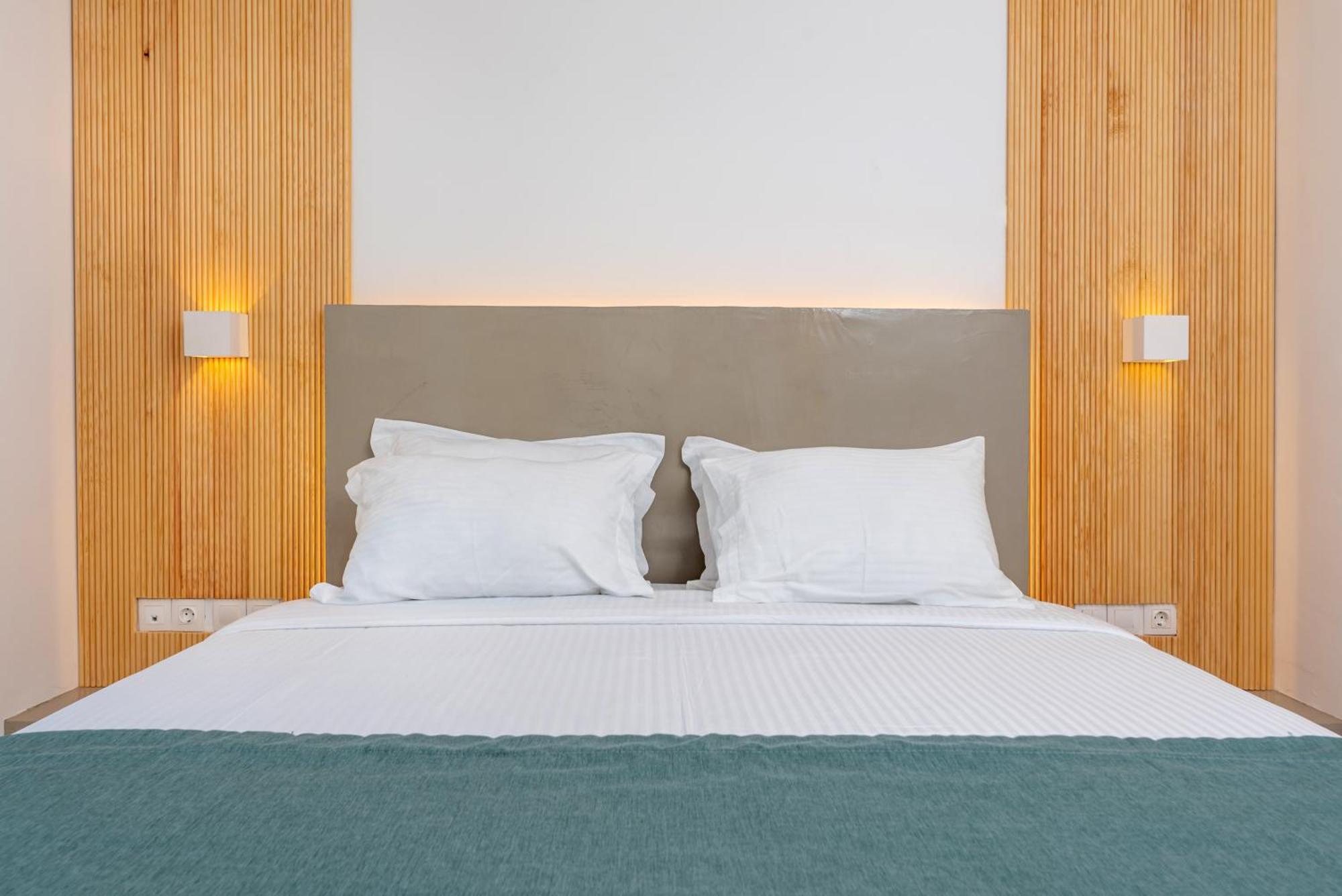 Aerenia Luxury Suites Karterados  Luaran gambar